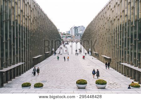 Seoul, South Korea,26 October 2016: Student And Traveler Walk At Ewha Womans University
