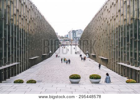 Seoul, South Korea,26 October 2016: Student And Traveler Walk At Ewha Womans University