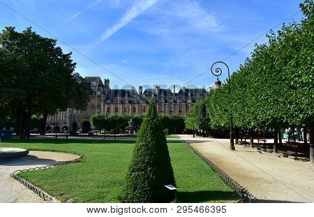 Place Des Vosges, The Oldest Square In Paris. Le Marais District. Paris, France.