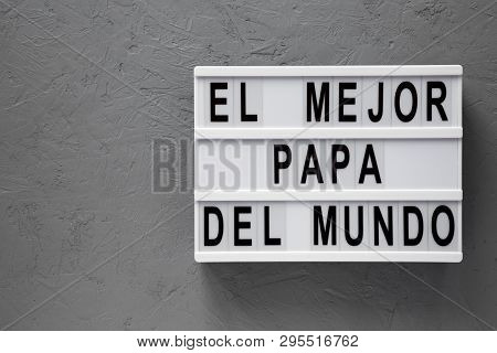 'el Mejor Papa Del Mundo' Words On Lightbox Over Gray Surface. Overhead, From Above, Flat Lay. Fathe