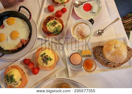 Egg Benedict With Ham, Spinach And Hollandaise Sauce