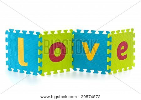 Liebe Zeichen mit Buchstaben Puzzle isolated on white background