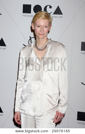 LOS ANGELES - JAN 30: Tilda Swinton arriva all'apertura Boutique Pomellato presso Pomellato Boutique su 