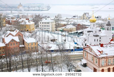 Ledna mlha pohled z Nižnij Novgorod, Rusko