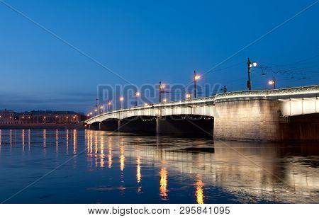 Saint-petersburg, Russia, April 6, 2019: The Liteyny Bridge Over The Neva River At Night. On The Lef