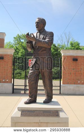 May 30, 2016, Oxford, Oh, John Pont Statue At Miami University Yager Stadium College Football, Cradl