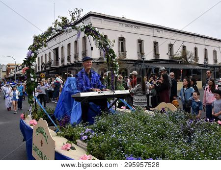 Bowral, Australia - Sept 22, 2018. Tulip Time Street Parade Features Classic And Vintage Cars, March