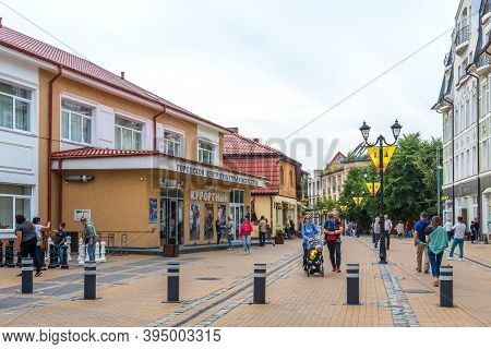 Zelenogradsk, Russia - September 26, 2020: Pedestrian Kurortny Prospekt In Zelenogradsk, Russia. A P