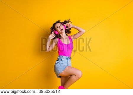 Photo Of Attractive Funky Wavy Lady Dance Students Party Skinny Figure Listen Modern Technology Cool
