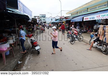 Hoi An, Vietnam, November 16, 2020: Several People In One Of The Streets In The Ba Le Market In Hoi 