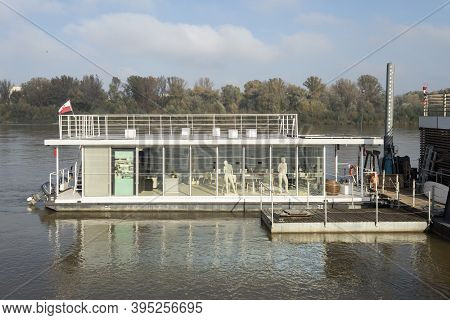 Poland, Warsaw - November 5, 2020: White Mannequins Against The Background Of A Large Window In A Ri