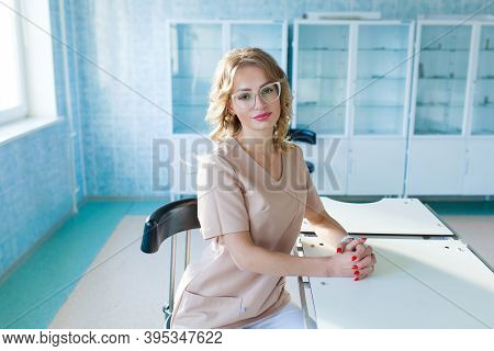 Female Veterinarian Doctor Surgeon Working At Surgery Room And Smiling At Camera.