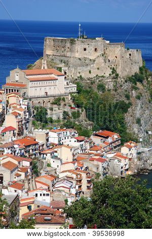 Scilla ปราสาทบนหินใน Calabria อิตาลี