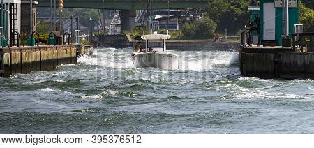 Hampton Bays, New York, Usa - 6 June 2020: A Family On A Motorboat Returning From The Hamptons Trave