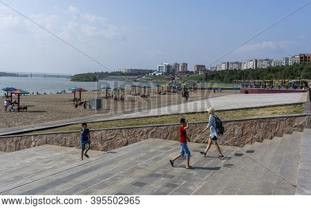 Pavlodar, Kazakhstan - July 27, 2020: Beach At The River Irtysj In Pavolodar With Bading People On A