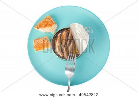 Sprotten mit Brot zu essen