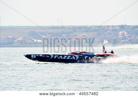 MAMAIA, Rumænien - 29 AUGUST: Båd Fazza 3 af sejr Team, favorit, i første løb i klassen 