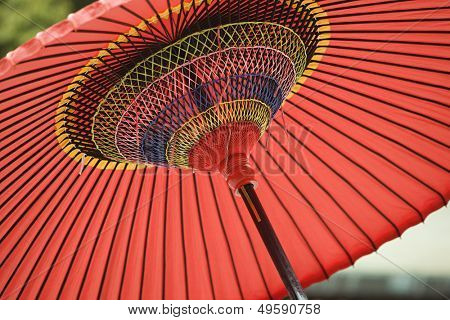 Undersiden af rød Parasol