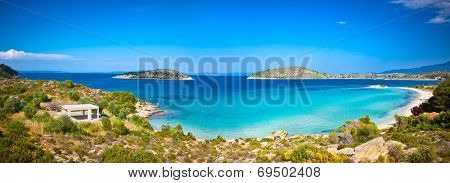 Beautiful Lagonisi beach on the east coast of Sithonia peninsula, Halkidiki, Greece.