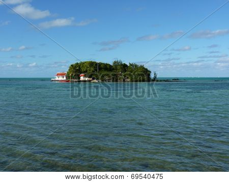 Red Handkerchief Islet