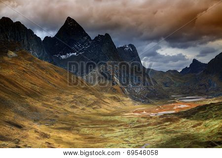 Quebrada Caliente in Cordiliera Huayhuash, Peru, South America