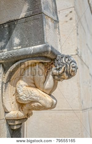 Angel statue door decoration