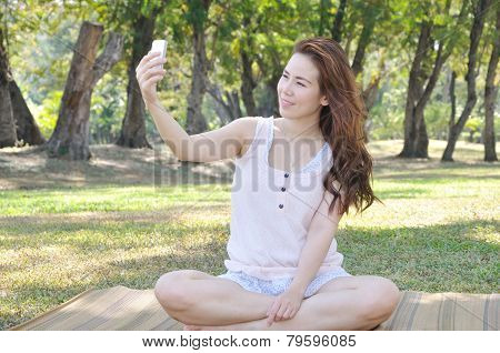 Girl Is Selfie