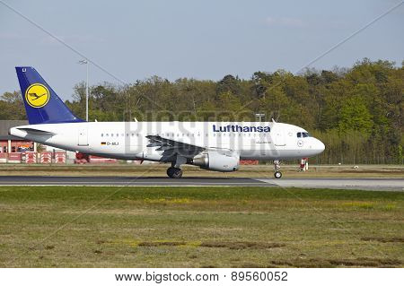 Frankfurt Airport - Airbus A319-100 Of Lufthansa Takes Off