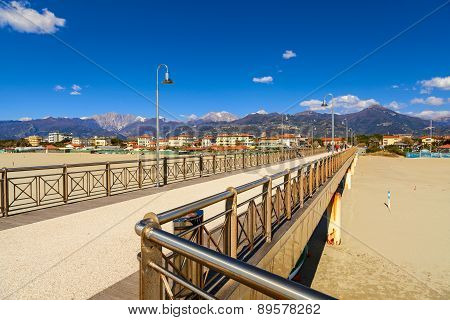 Tonfano Pier