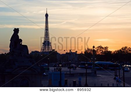 Tramonto sulla Torre Eiffel