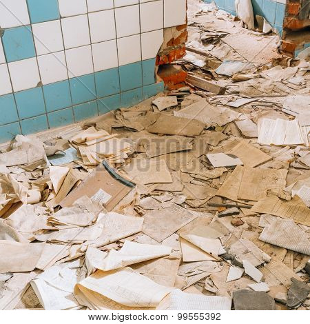 Dilapidated Abandoned House In Chernobyl Resettlement Zone. Chor