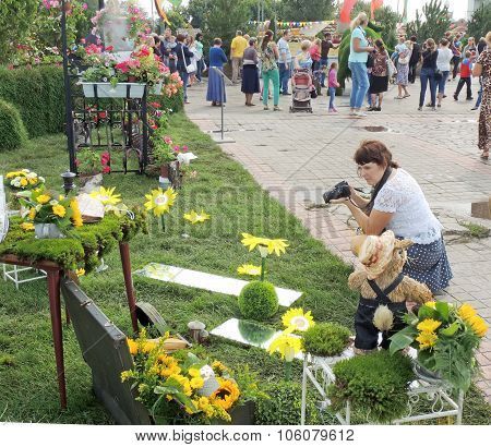 To Take A Photo Of The Exposition