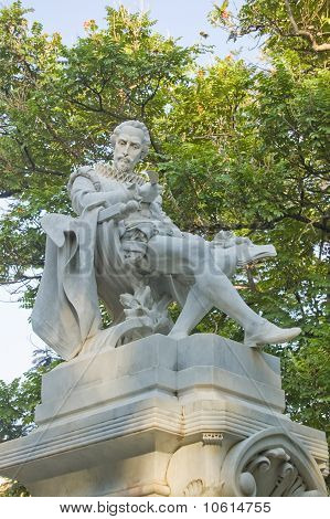 Miguel de Cervantes statua, Hawana