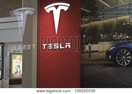 Indianapolis - Circa October 2015: Tesla Motors Store In Indianapolis Selling Electric Cars II