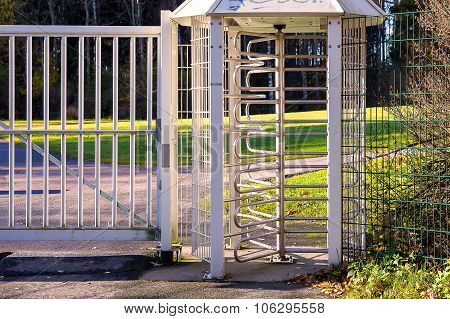 Gate