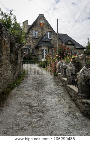 Old Stone Cottage In Dinan, Brittany France