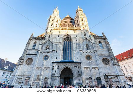 Stephansdom And People On Stephansplatz, Vienna