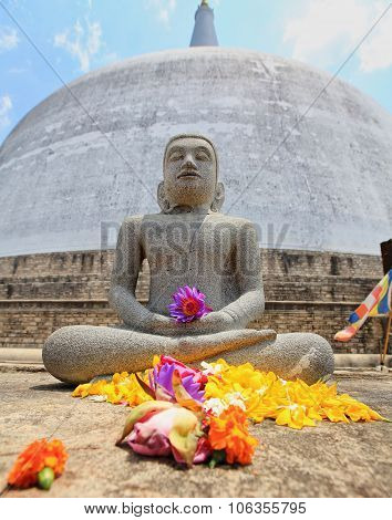 Anuradhapura, Dagoba Ruvanvelisaya, Budha