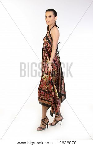 Junges Mädchen mit langen Kleid