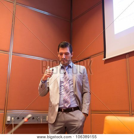 Speaker giving talk at Business Conference.