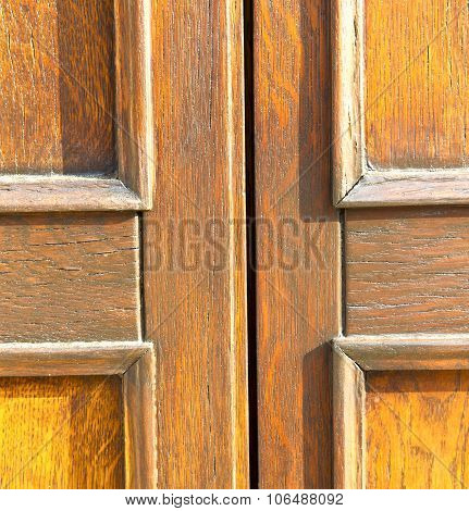 In Mozzate  A  Door Curch  Closed Metal Wood Italy  Lombardy   Milan