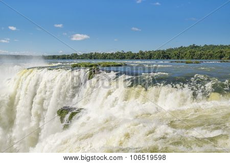 Spectacular view of devil throat falls at Iguazu park
