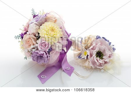 Styling wedding flower accessories