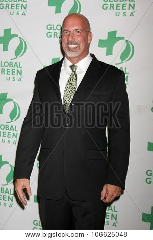 LOS ANGELES - OCT 29:  Les McCabe at the Global Green Hosts Book Lauch of 