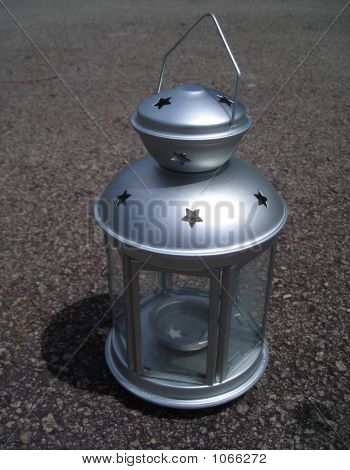 Lampada closeup argento su sfondo Bituman