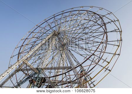 Bare Ferris Wheel