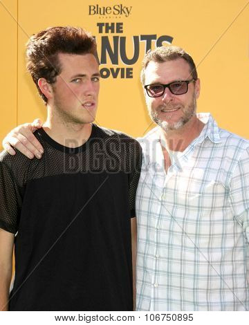 LOS ANGELES - NOV 1:  Jack McDermott, Dean McDermott at the 