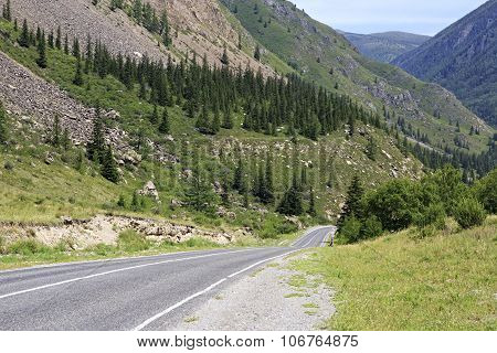 Beautiful Chuysky Trakt in Altai Mountains.