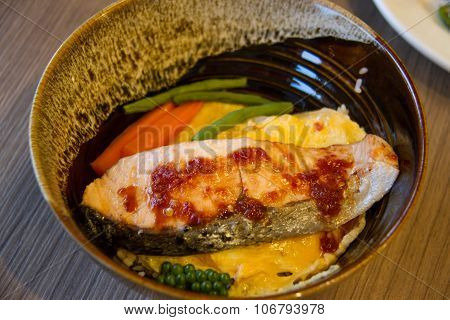 Omelette on rice chilli dip grlled salmon