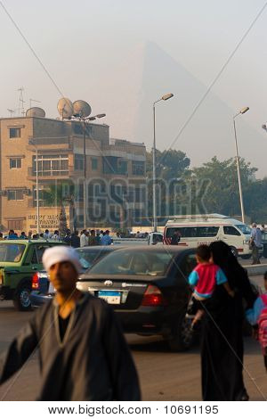Smogu Haze Giza Egypt provoz Cheopsova pyramida
